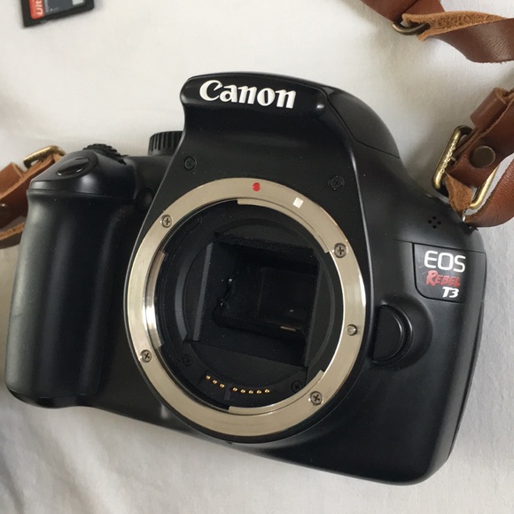 Canon EOS Rebel T3 digital camera. W/ lens!! - Picture 2 of 4